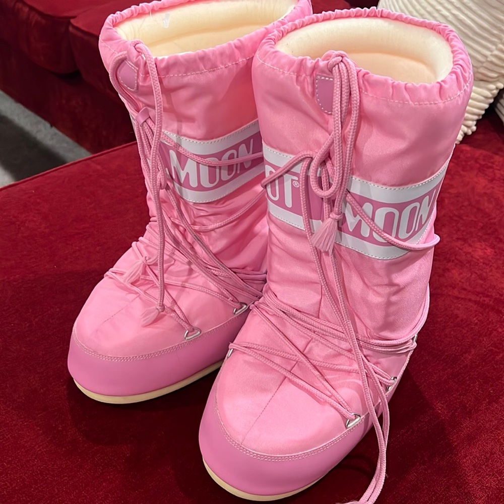 Moon boots
